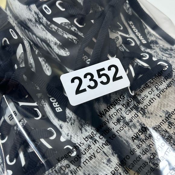 Brooks Size 12 Adrenaline GTS 23 Lightweight Zebra Black White Running Shoe - Picture 13 of 13